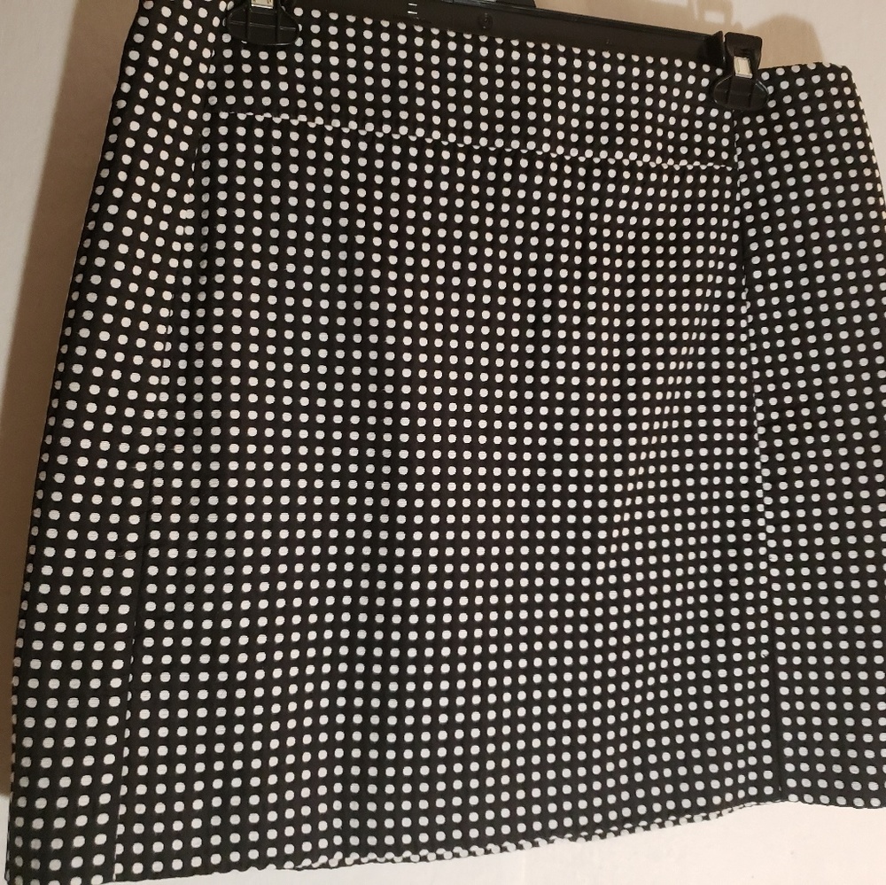 'The Loft' Black and White Skirt (mid-thigh)